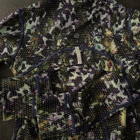 Sweater - Picture 1 of 2